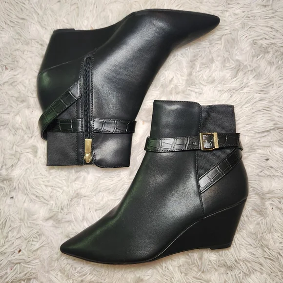 New Kenneth Cole Emmie Wedge Black Leather Booties - Picture 2 of 10